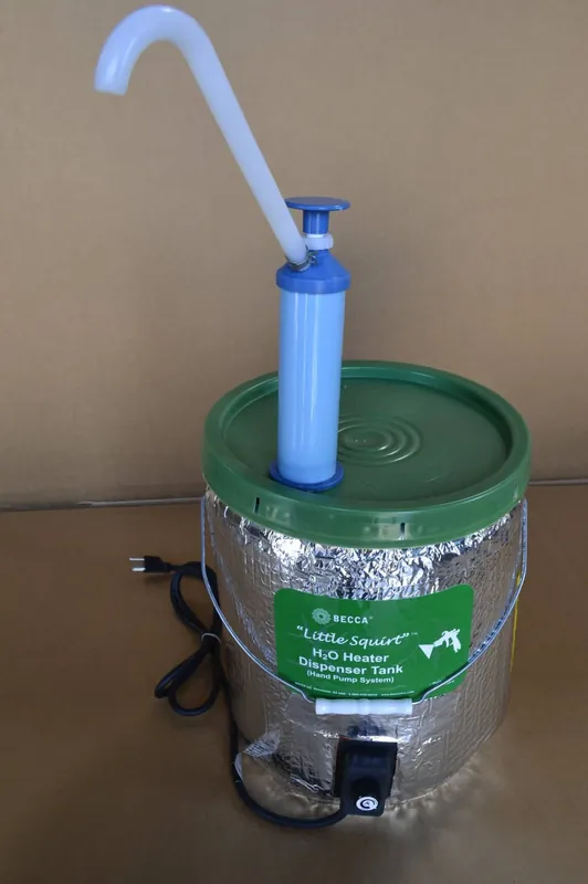 Little Squirt Heat Dispensing Tank with Hand Pump