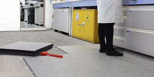 Staticworx GroundLock™ Extreme Conductive Vinyl Interlocking Floor Tile, 25" x 25"